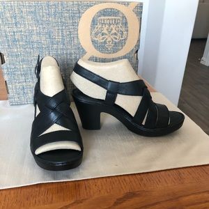 BORN EARVIN LEATHER SANDAL IN BLACK - 8M (Euro 39)